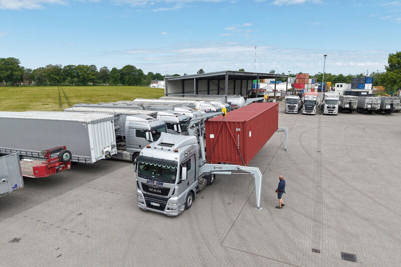 Seitenlader mit 40'-Container